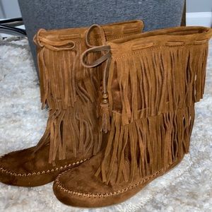 Moccasin boots